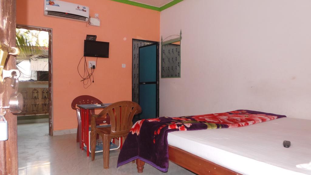 J.S Holiday Guest House Calangute Exteriör bild